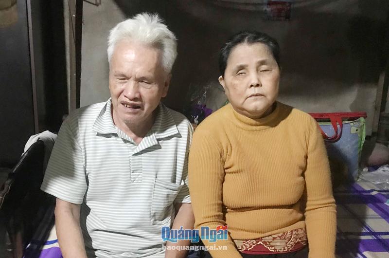 Vợ chồng ông Lê Văn Thông và bà Vương Thị Thơm.