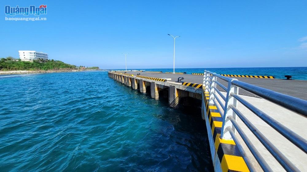 Tuyến đường thủy đảo Lớn - đảo Bé chưa cho tàu cập tại cảng Bến Đình