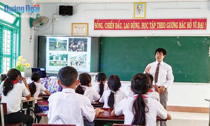 Tài liệu giáo dục địa phương: Bồi dưỡng tình yêu quê hương cho học sinh