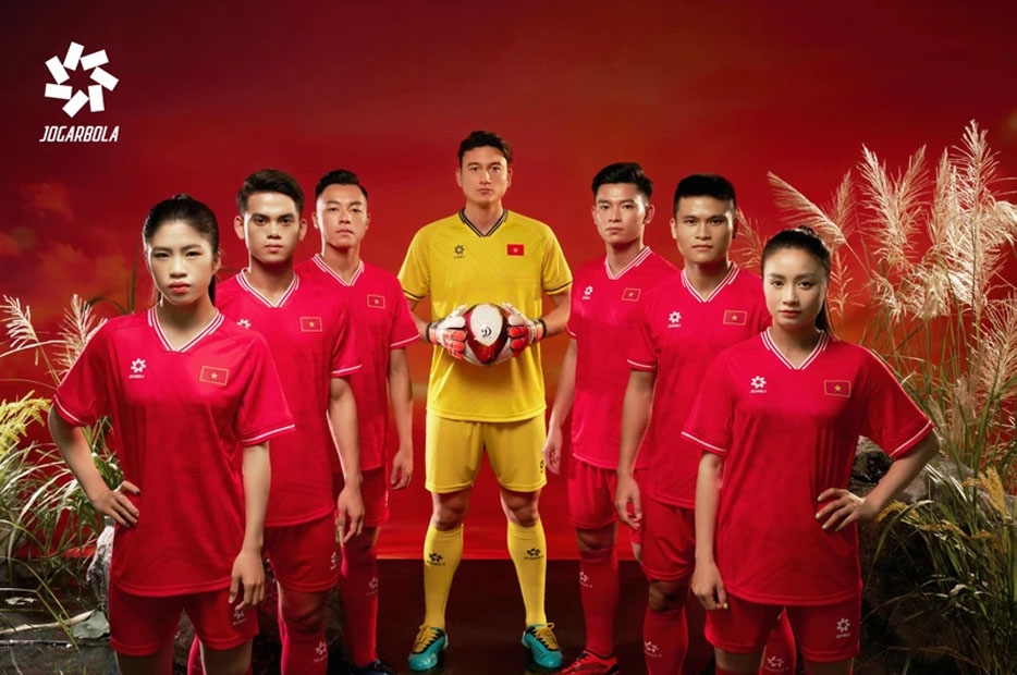 Ra mắt trang phục mới của đội tuyển bóng đá Việt Nam