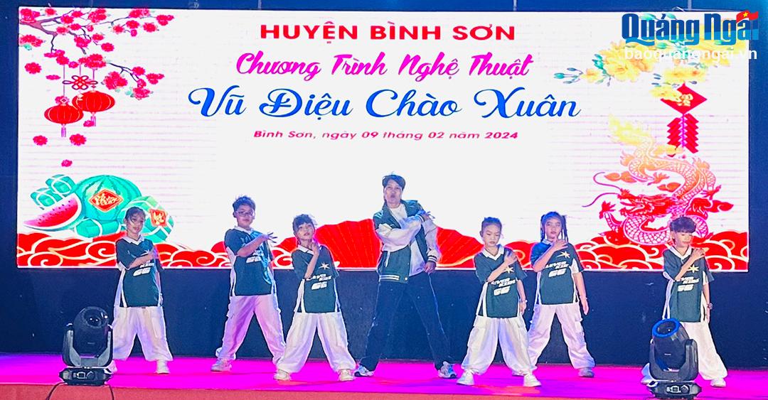 Bình Sơn tổ chức chương trình nghệ thuật vũ điệu chào xuân