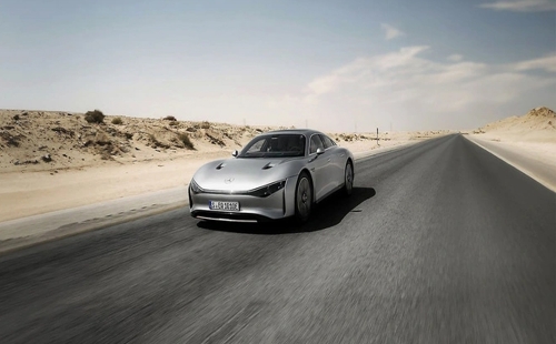 Xe điện Mercedes-Benz xuyên hơn 1.000km sa mạc không cần sạc