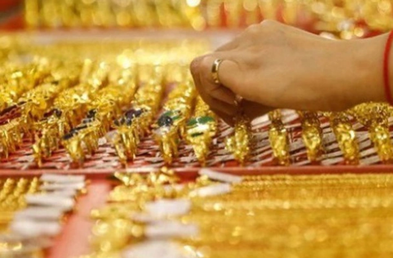 Giá vàng lại tăng mạnh, tiến sát mốc 82 triệu đồng/lượng