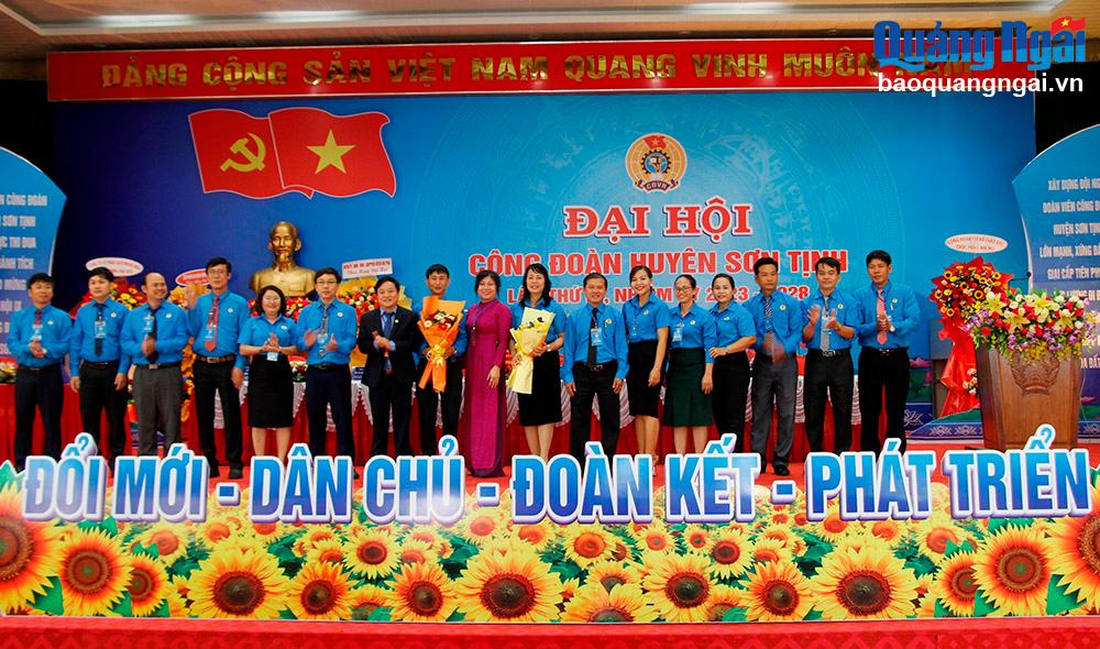 Bà Đinh Thị Thanh Nhàn tái đắc cử Chủ tịch LĐLĐ huyện Sơn Tịnh khóa IX