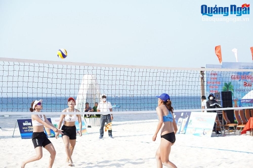 Bế mạc Giải bóng chuyền nữ bãi biển Lý Sơn mở rộng