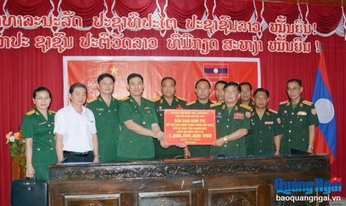 Thăm, chúc mừng Tết cổ truyền Bunpimay (Lào)