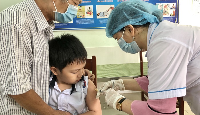 Video: Tiêm phòng bạch hầu cho trẻ 7 tuổi trong toàn tỉnh Quảng Ngãi