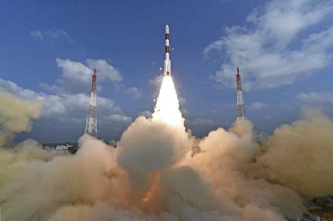 Ấn Độ phóng thành công vệ tinh quan sát Trái đất EOS-01