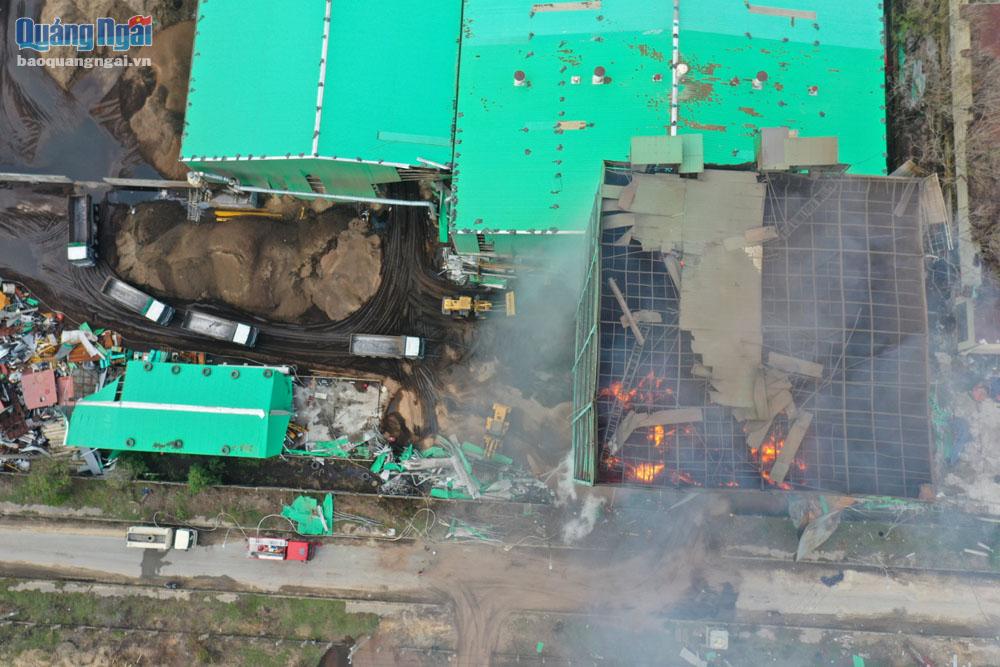 Cháy lớn gây thiệt hại nặng tại nhà máy sản xuất viên nén của Công ty Hào Hưng