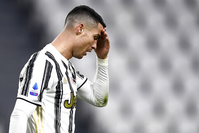 C.Ronaldo không cứu được Juventus khỏi trận thảm bại trước Fiorentina