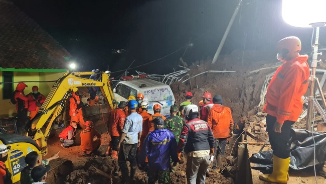 Lở đất nghiêm trọng tại Indonesia, ít nhất 11 nạn nhân thiệt mạng, nhiều người mất tích