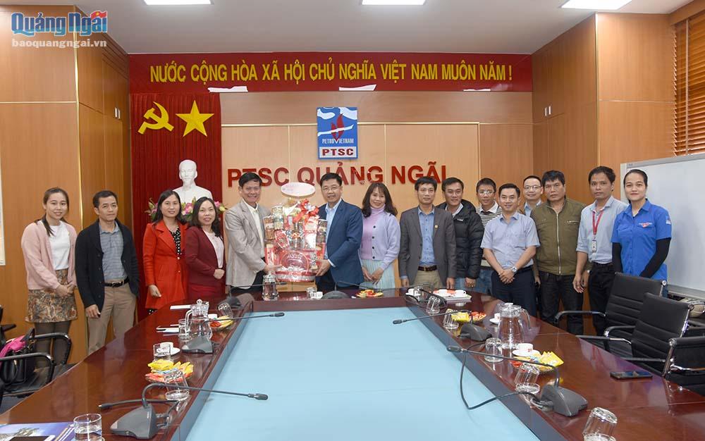 Trưởng BQL KKT Dung Quất và các KCN Quảng Ngãi thăm, chúc Tết các doanh nghiệp