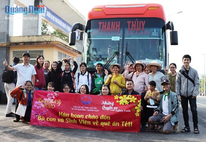 Nhiều chuyến xe nghĩa tình hỗ trợ người Quảng Ngãi về quê đón Tết Tân Sửu