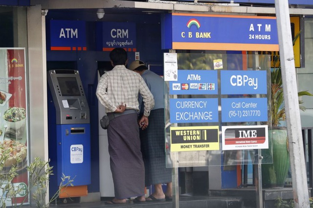 Myanmar đóng cửa hàng loạt ngân hàng, hạn chế rút tiền giữa &quot;bão&quot; biểu tình