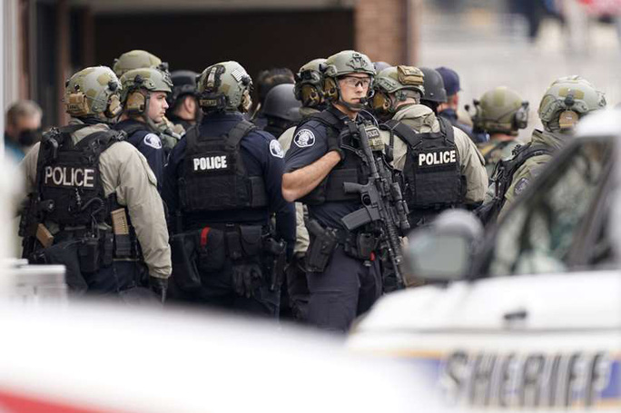 Mỹ: Xả súng trong cửa hàng tạp hóa, ít nhất 6 người chết