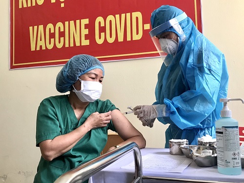 Hơn 48.200 người đã tiêm vắc xin COVID-19; chuẩn bị tiêm chủng trên quy mô rộng hơn