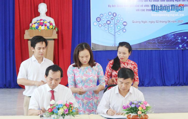 Trường Đại học Phạm Văn Đồng: Đẩy mạnh nghiên cứu khoa học trong sinh viên