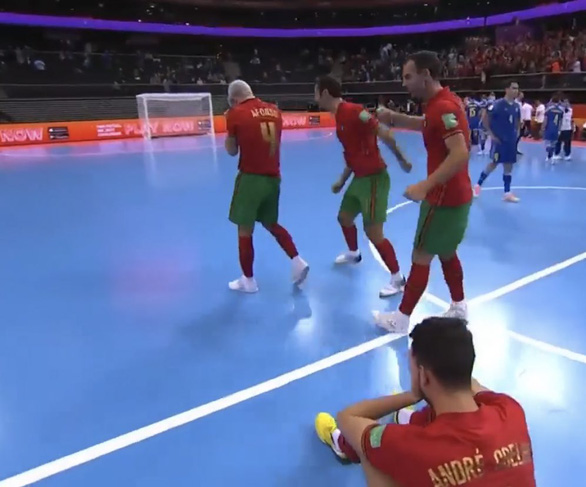 Thắng Kazakhstan ở loạt sút luân lưu, Bồ Đào Nha gặp Argentina ở chung kết Futsal World Cup