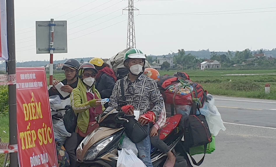 Nam Khang miền Trung tiếp sức người dân trên hành trình hồi hương