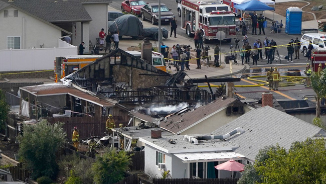 Mỹ: Máy bay rơi ở San Diego khiến ít nhất 2 người thiệt mạng