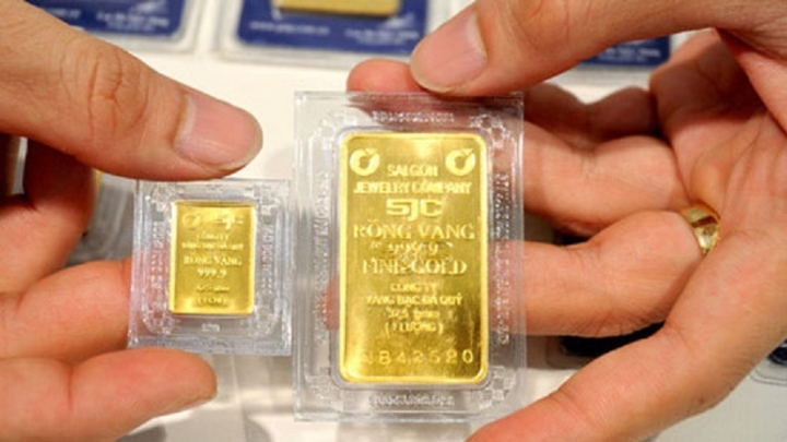 Giá vàng trong nước sắp chạm 62 triệu đồng/lượng, chênh kỷ lục so với thế giới
