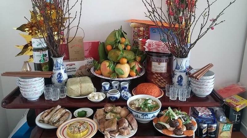 Phong tục thờ cúng và rước ông bà về ăn tết của người Việt