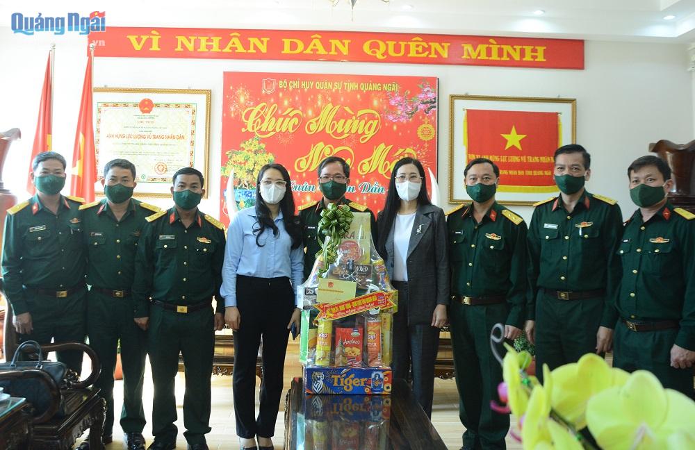 Bí thư Tỉnh ủy Bùi Thị Quỳnh Vân thăm, chúc Tết các đơn vị quân đội