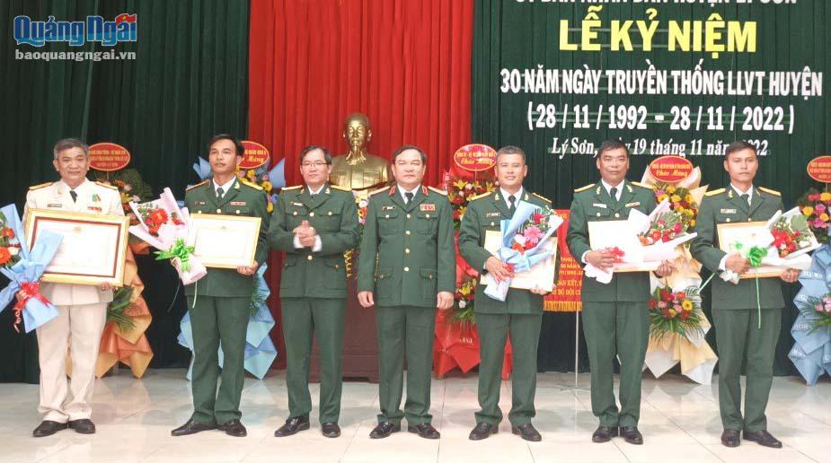 Kỷ niệm 30 năm Ngày truyền thống Lực lượng vũ trang huyện Lý Sơn