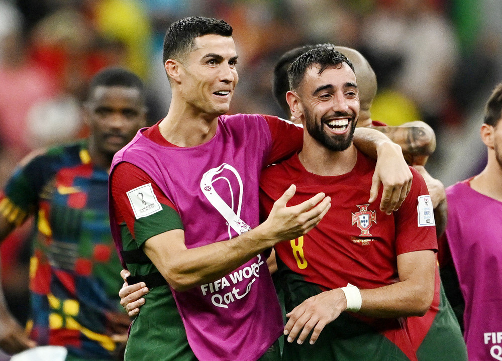 Bruno Fernandes tỏa sáng giúp Bồ Đào Nha đánh bại Uruguay, vượt qua vòng bảng