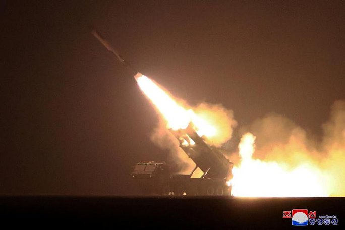 Triều Tiên phóng liền 4 tên lửa chiến lược trong lúc Mỹ-Hàn-Nhật tập trận